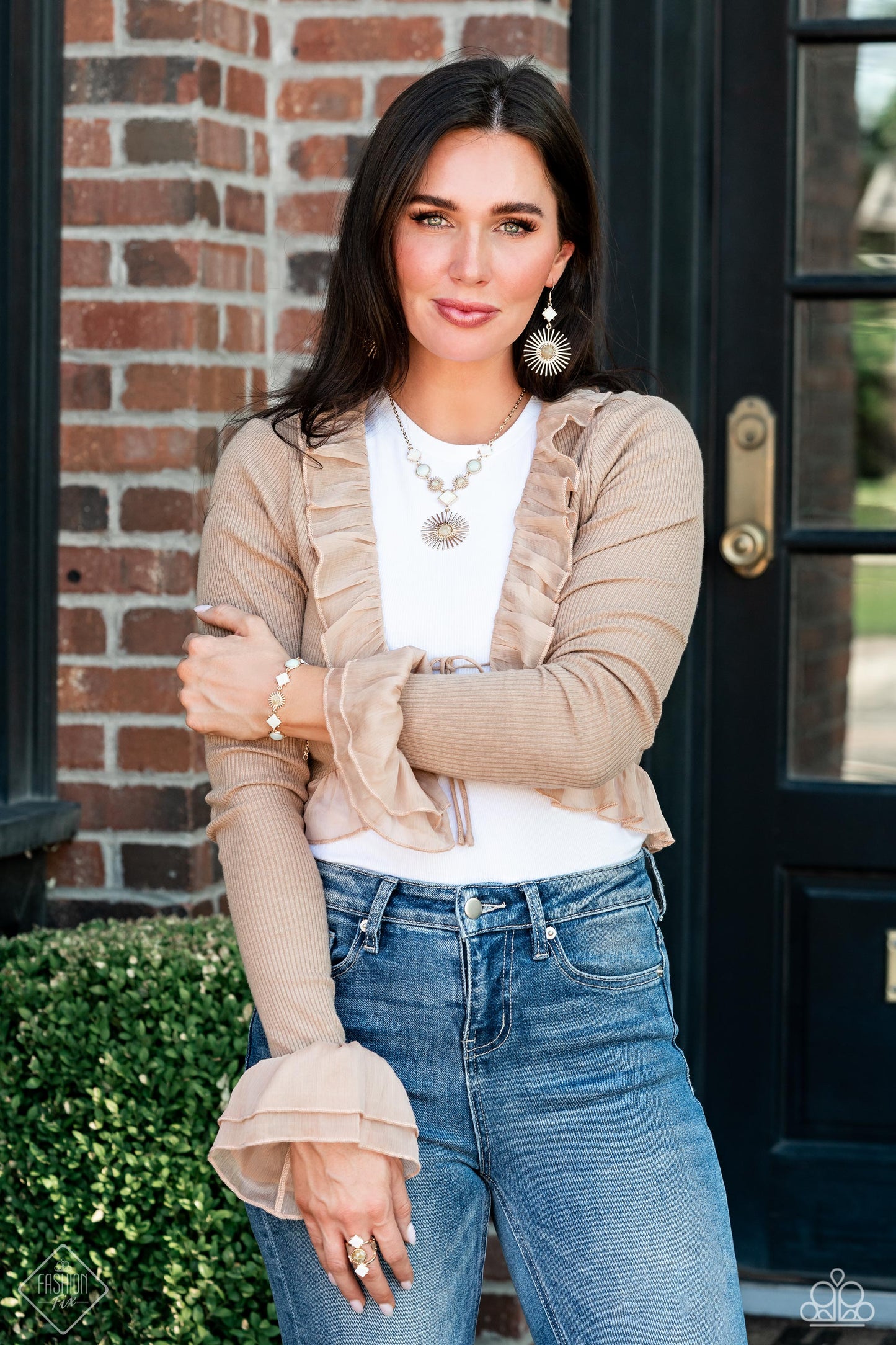 Authentic designs and handcrafted pieces are staples of the Simply Santa Fe Collection. Featuring patterns and elements inspired by nature, these earthy designs tend to have a little more detail. Those free spirited collectors who have an appreciation for the creative process and delight in the sentimental stories behind their favorite accessories will feel right at home with the Simply Santa Fe Collection.