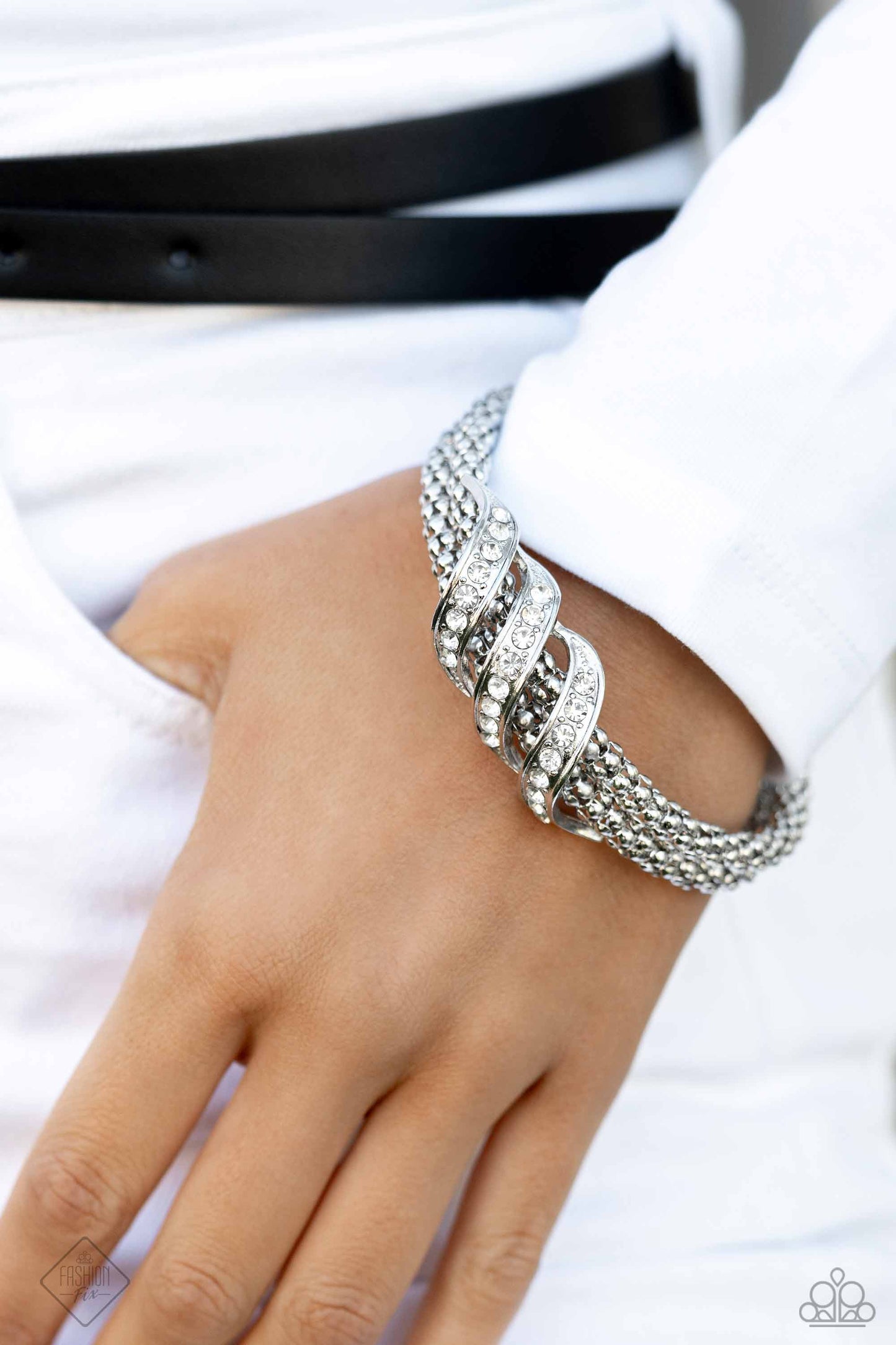 Timeless and classic yet sophisticated and versatile, the Fiercely 5th Avenue Collection features elegant designs and traditional metal finishes. Never one to shy away from a bit of sparkle, the Fiercely 5th Avenue fan is a powerhouse professional who accessorizes strategically โ creating a polished look for the office that easily transitions to an elegantly glamorous after-hours style.