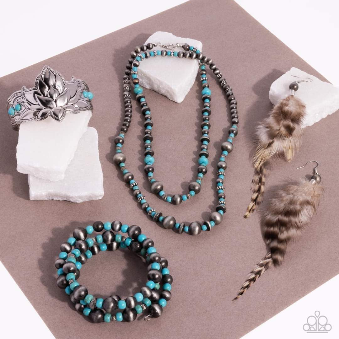 Authentic designs and handcrafted pieces are staples of the Simply Santa Fe Collection. Featuring patterns and elements inspired by nature, these earthy designs tend to have a little more detail. Those free spirited collectors who have an appreciation for the creative process and delight in the sentimental stories behind their favorite accessories will feel right at home with the Simply Santa Fe Collection.  Includes one of each accessory featured in the Simply Santa Fe Trend Blend in August's Fashion Fix:
