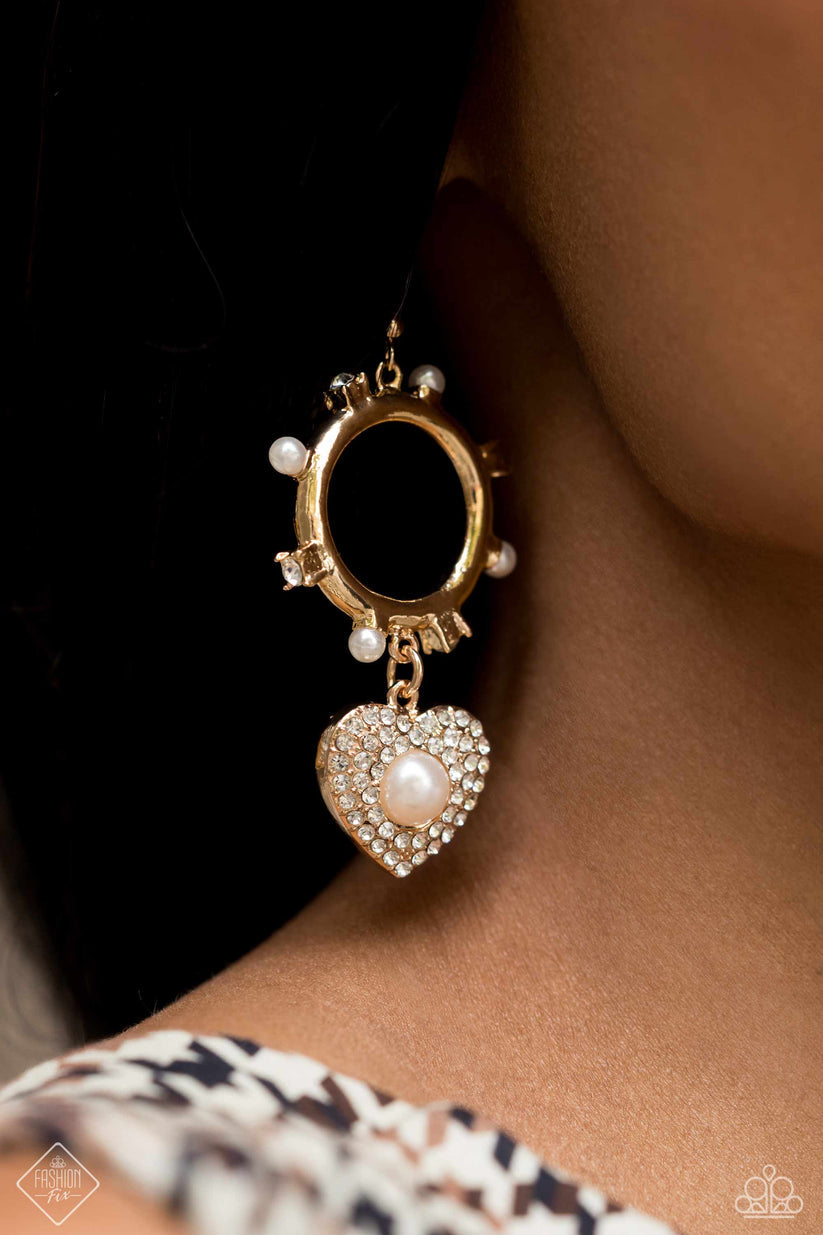 Timeless and classic yet sophisticated and versatile, the Fiercely 5th Avenue Collection features elegant designs and traditional metal finishes. Never one to shy away from a bit of sparkle, the Fiercely 5th Avenue fan is a powerhouse professional who accessorizes strategically โ creating a polished look for the office that easily transitions to an elegantly glamorous after-hours style.  Includes one of each accessory featured in the Fiercely 5th Avenue Trend Blend in March's Fashion Fix: