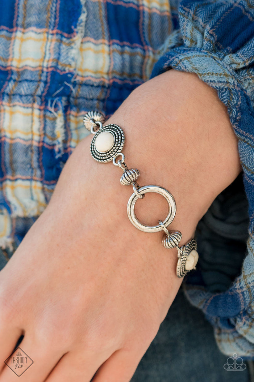 Earthy, desert-inspired designs are what the Simply Santa Fe collection is all about. Natural stones, indigenous patterns, and vibrant colors of the Southwest are sprinkled throughout this trendy collection. Includes one of each accessory featured in the Simply Santa Fe Trend Blend in January's Fashion Fix: