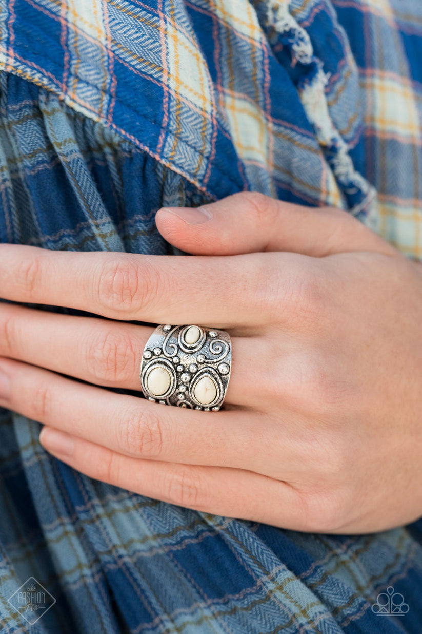 Earthy, desert-inspired designs are what the Simply Santa Fe collection is all about. Natural stones, indigenous patterns, and vibrant colors of the Southwest are sprinkled throughout this trendy collection. Includes one of each accessory featured in the Simply Santa Fe Trend Blend in January's Fashion Fix:
