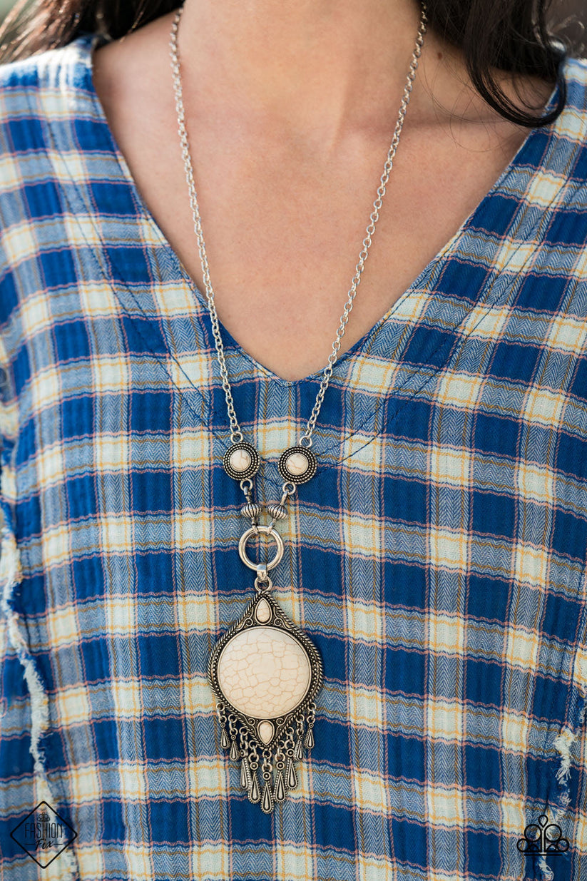 Earthy, desert-inspired designs are what the Simply Santa Fe collection is all about. Natural stones, indigenous patterns, and vibrant colors of the Southwest are sprinkled throughout this trendy collection. Includes one of each accessory featured in the Simply Santa Fe Trend Blend in January's Fashion Fix: