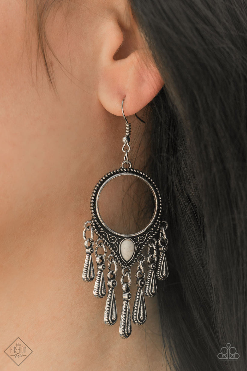 Earthy, desert-inspired designs are what the Simply Santa Fe collection is all about. Natural stones, indigenous patterns, and vibrant colors of the Southwest are sprinkled throughout this trendy collection. Includes one of each accessory featured in the Simply Santa Fe Trend Blend in January's Fashion Fix: