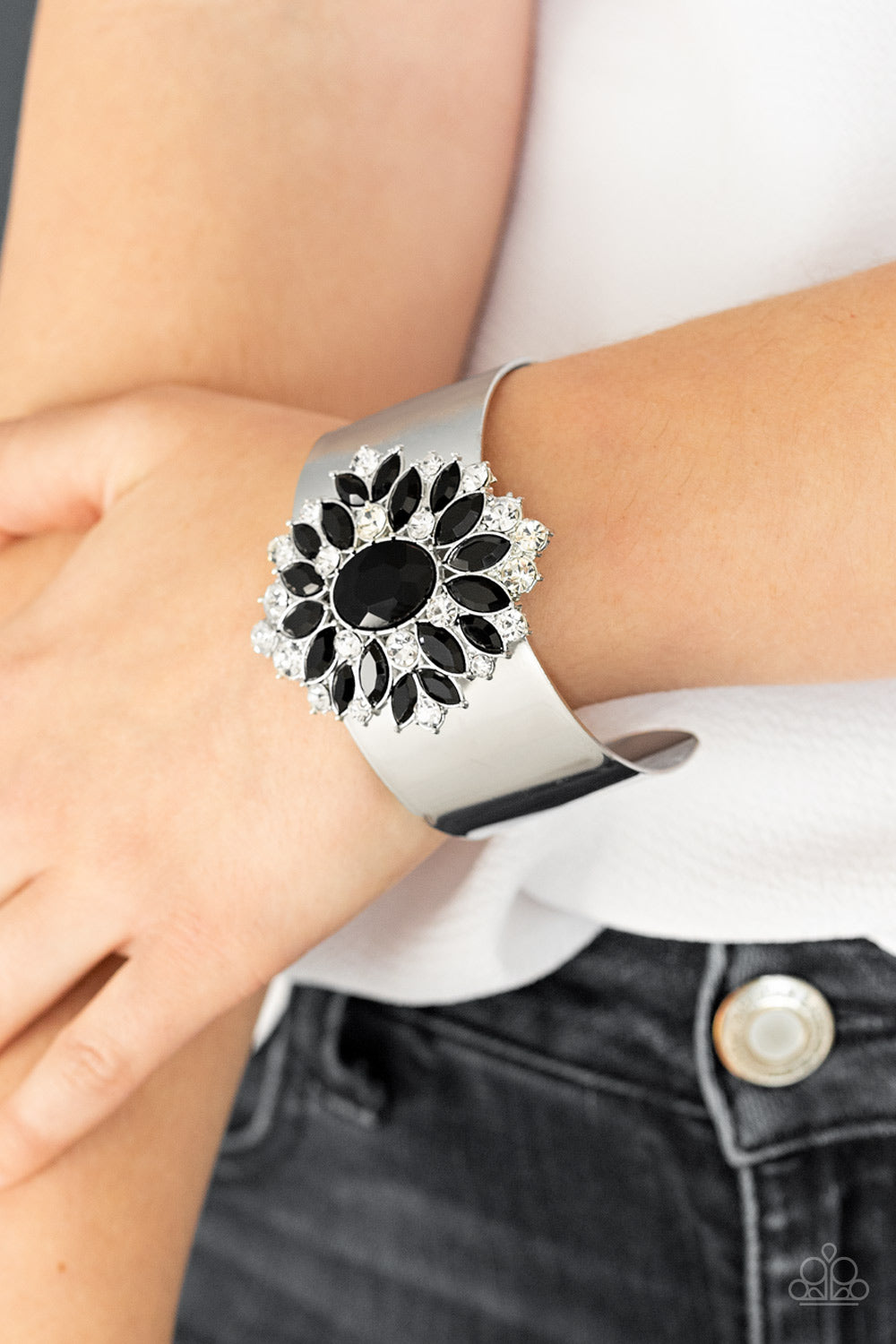 Paparazzi Accessories The Fashionmonger - Black Bracelets - Lady T Accessories