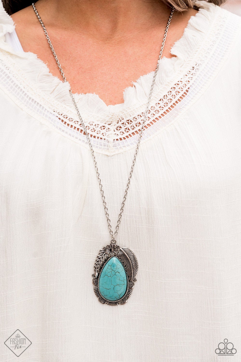 Simply Santa Fe Complete Trend Blend - May 2021 Fashion Fix Set, earthy, desert-inspired designs are what the Simply Santa Fe collection is all about. Natural stones, indigenous patterns, and vibrant colors of the Southwest are sprinkled throughout this trendy collection.