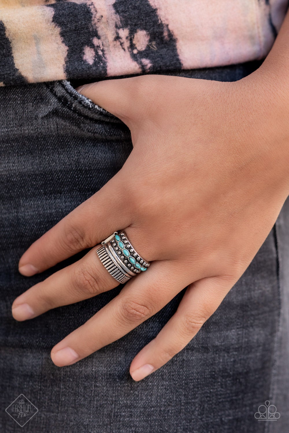 Simply Santa Fe Complete Trend Blend - December 2021 Fashion Fix Set, Earthy, desert-inspired designs are what the Simply Santa Fe collection is all about. Natural stones, indigenous patterns, and vibrant colors of the Southwest are sprinkled throughout this trendy collection. Includes one of each accessory featured in the Simply Santa Fe Trend Blend in December's Fashion Fix: