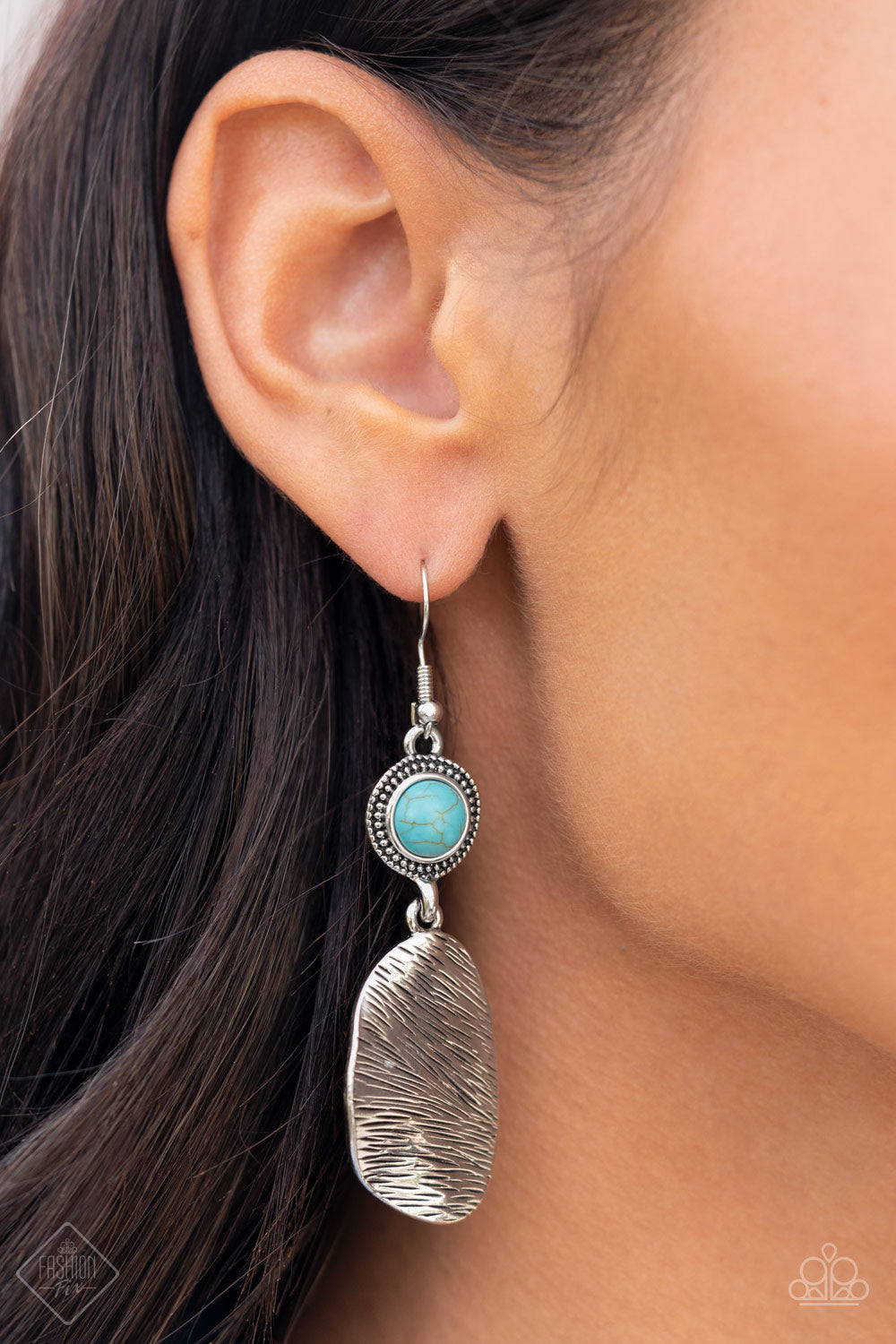 Simply Santa Fe Complete Trend Blend - March 2022 Fashion Fix Set authentic designs and handcrafted pieces are staples of the Simply Santa Fe Collection. Featuring patterns and elements inspired by nature, these earthy designs tend to have a little more detail. Those free spirited collectors who have an appreciation for the creative process and delight in the sentimental stories behind their favorite accessories will feel right at home with the Simply Santa Fe Collection.