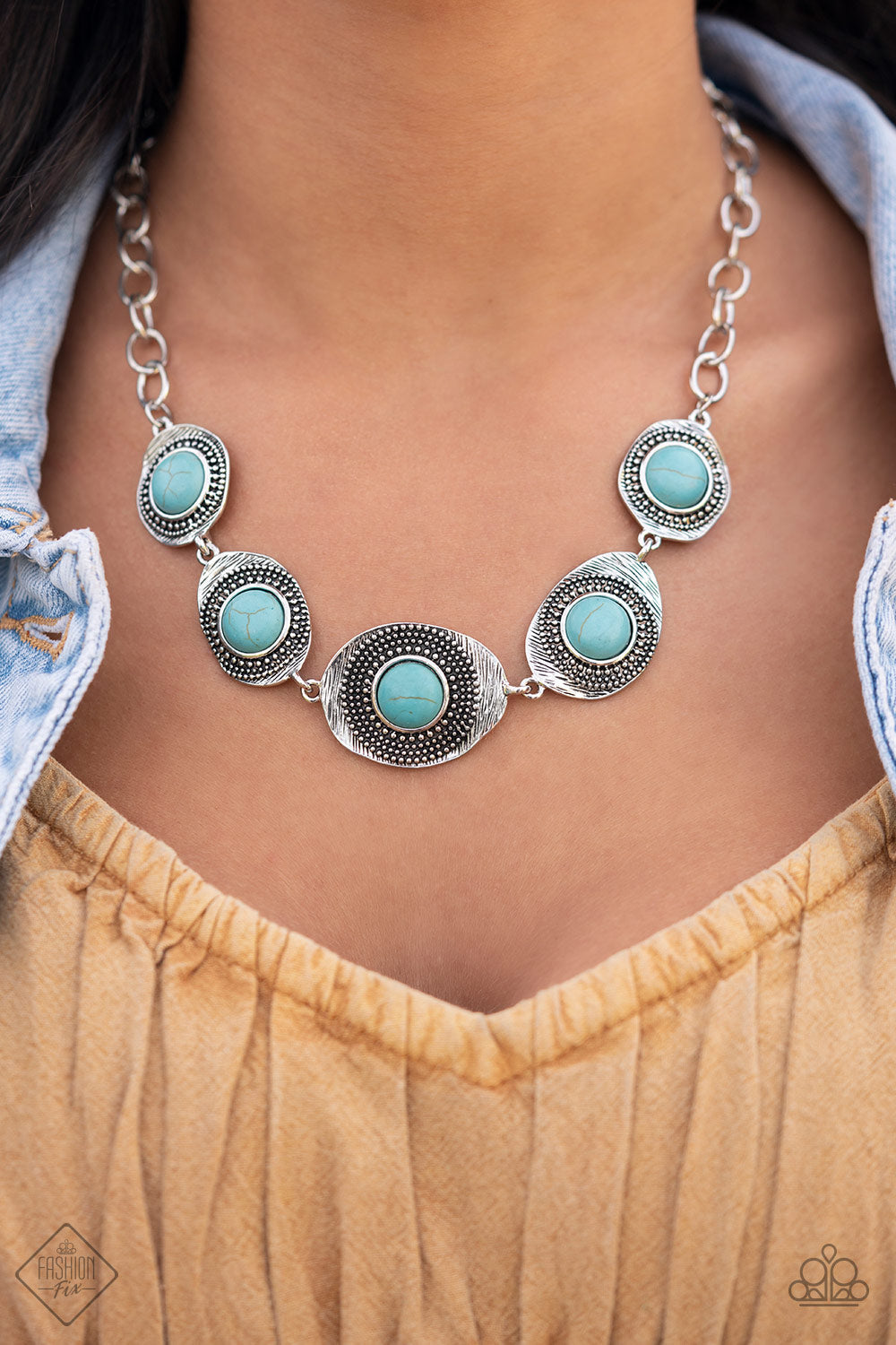 Simply Santa Fe Complete Trend Blend - March 2022 Fashion Fix Set authentic designs and handcrafted pieces are staples of the Simply Santa Fe Collection. Featuring patterns and elements inspired by nature, these earthy designs tend to have a little more detail. Those free spirited collectors who have an appreciation for the creative process and delight in the sentimental stories behind their favorite accessories will feel right at home with the Simply Santa Fe Collection.