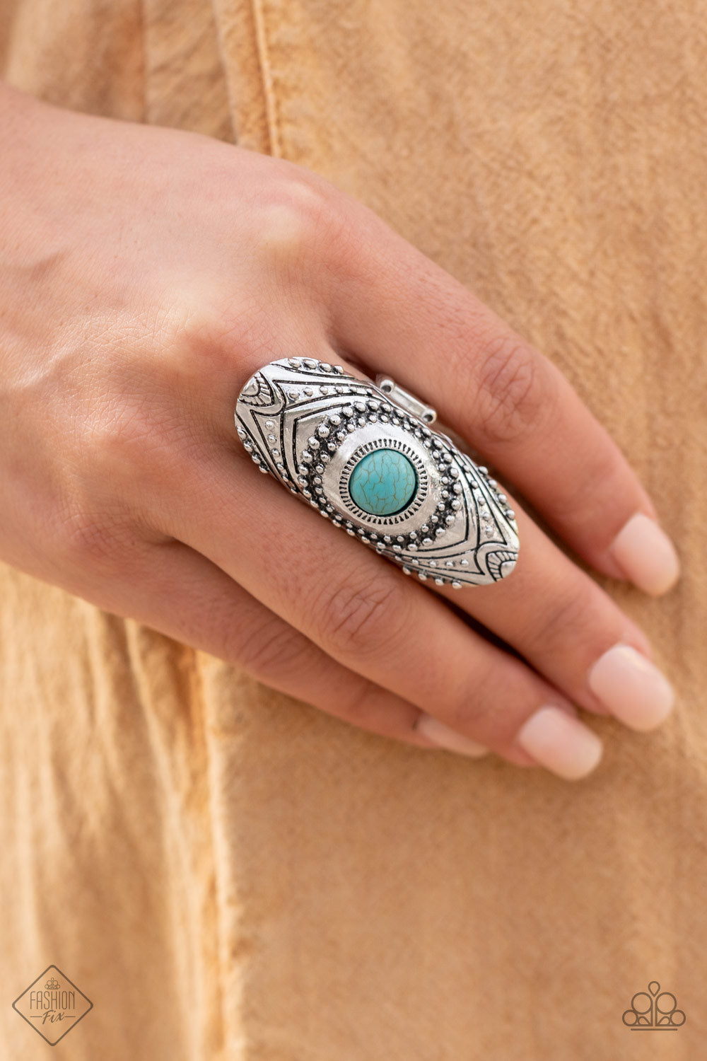 Simply Santa Fe Complete Trend Blend - March 2022 Fashion Fix Set authentic designs and handcrafted pieces are staples of the Simply Santa Fe Collection. Featuring patterns and elements inspired by nature, these earthy designs tend to have a little more detail. Those free spirited collectors who have an appreciation for the creative process and delight in the sentimental stories behind their favorite accessories will feel right at home with the Simply Santa Fe Collection.