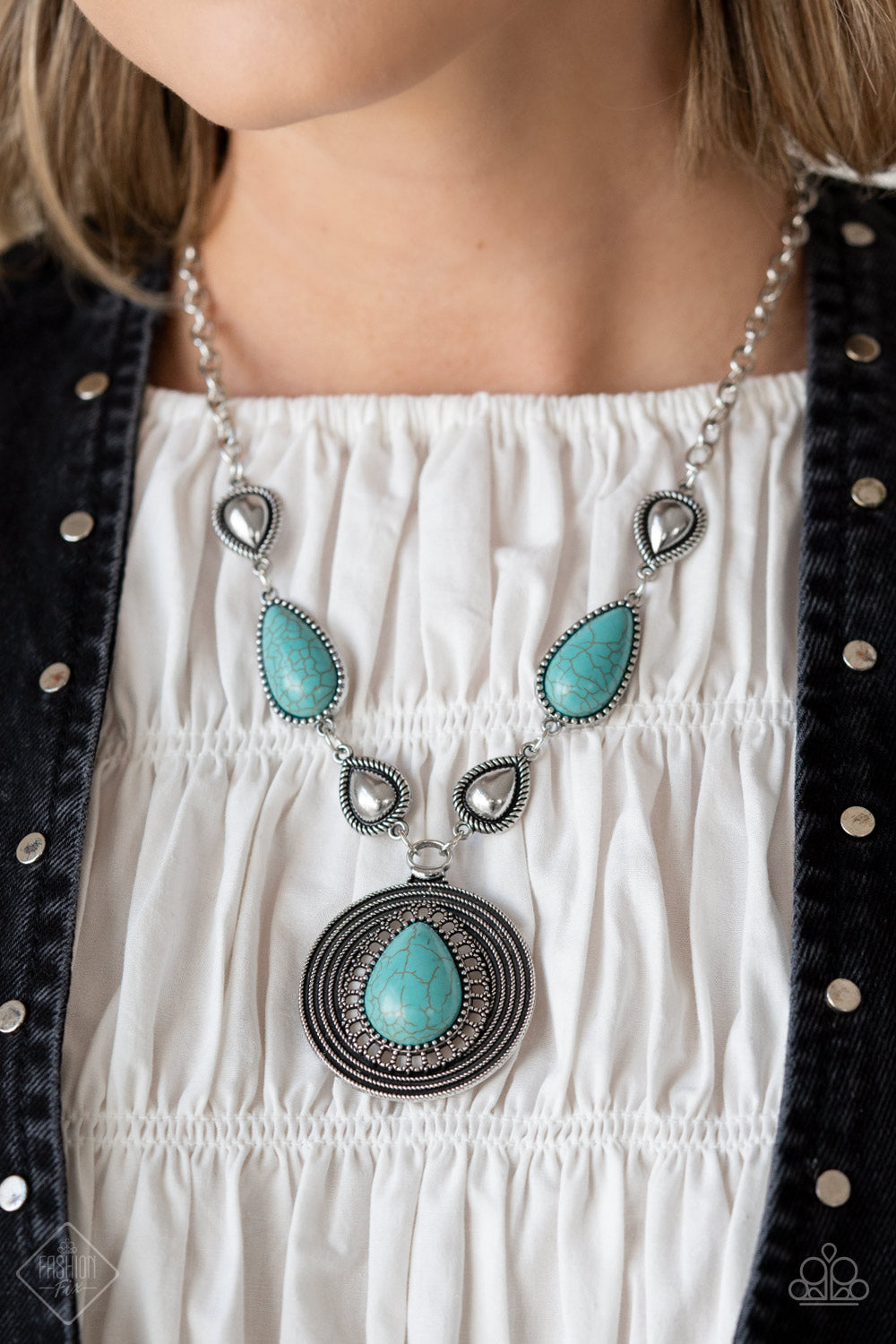 Simply Santa Fe Complete Trend Blend - April 2022 Fashion Fix Set Authentic designs and handcrafted pieces are staples of the Simply Santa Fe Collection. Featuring patterns and elements inspired by nature, these earthy designs tend to have a little more detail. Those free spirited collectors who have an appreciation for the creative process and delight in the sentimental stories behind their favorite accessories will feel right at home with the Simply Santa Fe Collection.