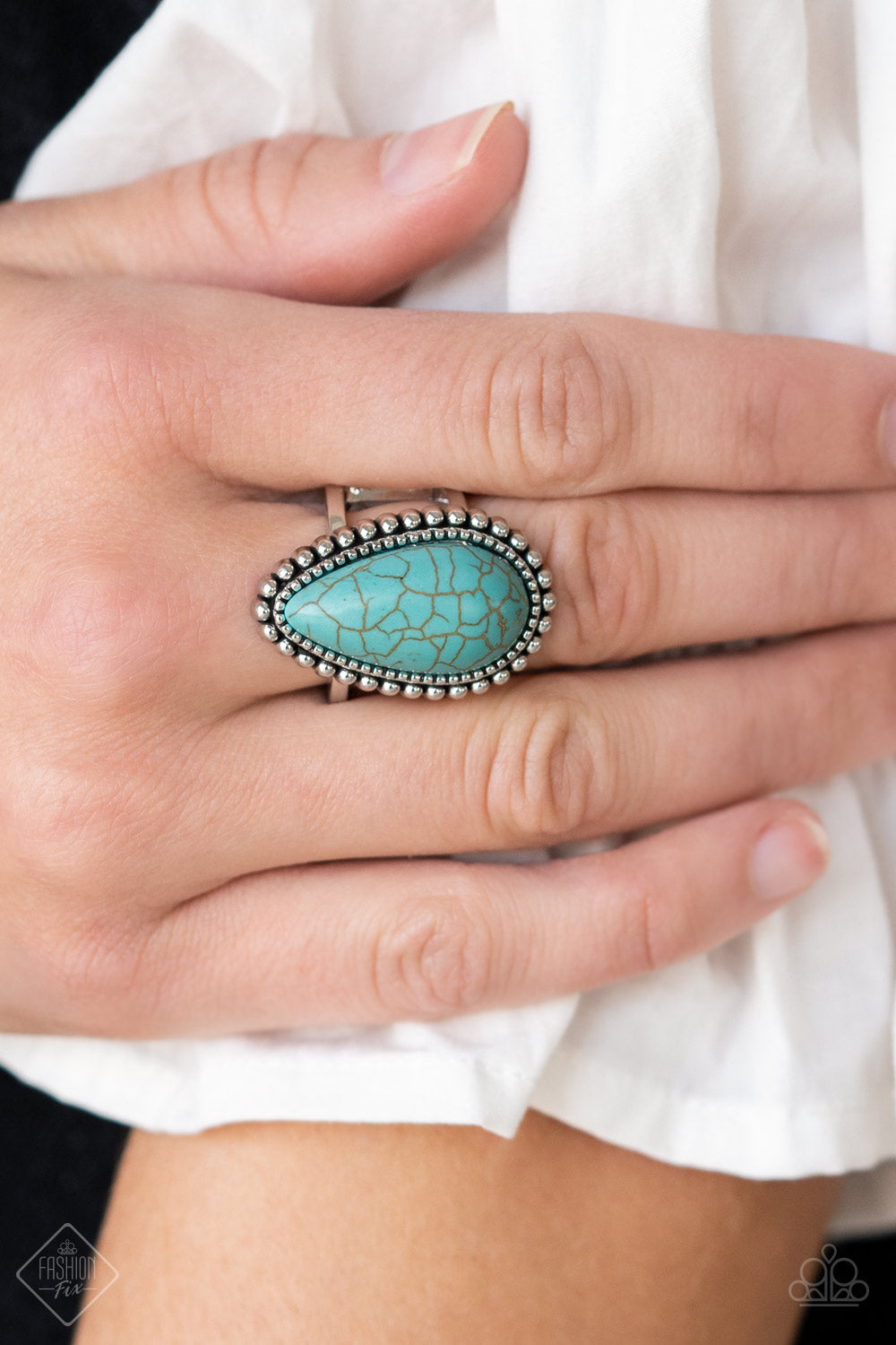 Simply Santa Fe Complete Trend Blend - April 2022 Fashion Fix Set Authentic designs and handcrafted pieces are staples of the Simply Santa Fe Collection. Featuring patterns and elements inspired by nature, these earthy designs tend to have a little more detail. Those free spirited collectors who have an appreciation for the creative process and delight in the sentimental stories behind their favorite accessories will feel right at home with the Simply Santa Fe Collection.