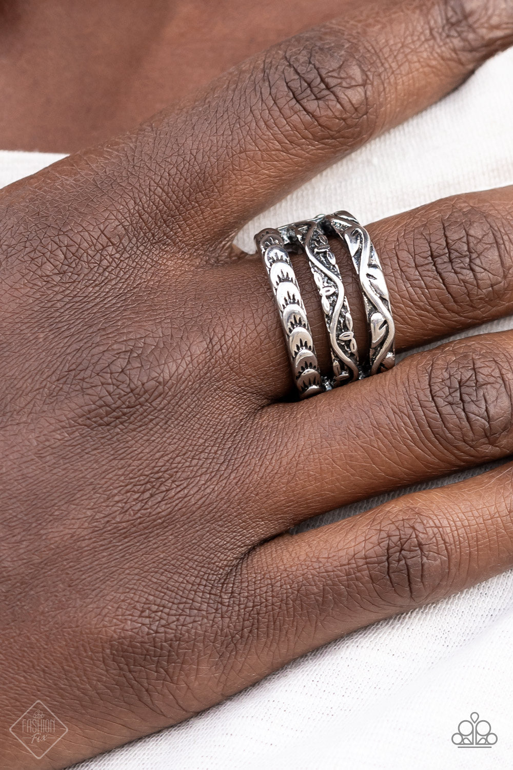 Simply Santa Fe Complete Trend Blend - May 2022 Fashion Fix Set authentic designs and handcrafted pieces are staples of the Simply Santa Fe Collection. Featuring patterns and elements inspired by nature, these earthy designs tend to have a little more detail. Those free spirited collectors who have an appreciation for the creative process and delight in the sentimental stories behind their favorite accessories will feel right at home with the Simply Santa Fe Collection.