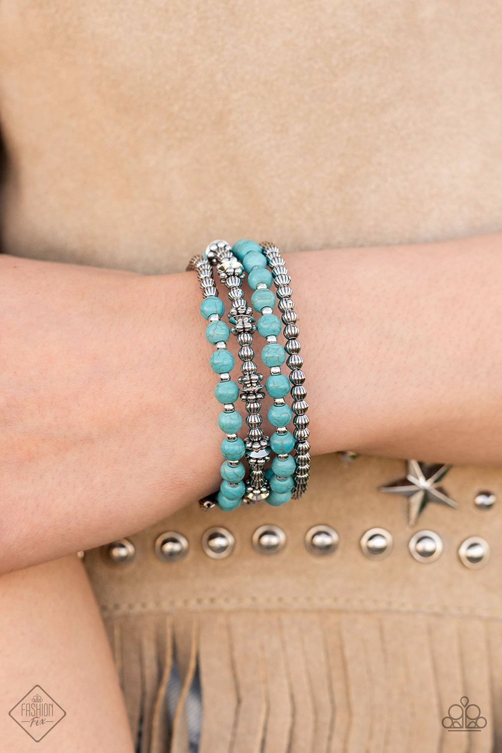 Simply Santa Fe Complete Trend Blend - June 2022 Fashion Fix Set earthy, desert-inspired designs are what the Simply Santa Fe collection is all about. Natural stones, indigenous patterns, and vibrant colors of the Southwest are sprinkled throughout this trendy collection.