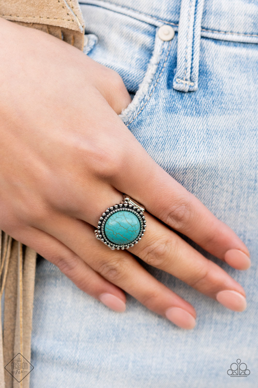 Simply Santa Fe Complete Trend Blend - June 2022 Fashion Fix Set earthy, desert-inspired designs are what the Simply Santa Fe collection is all about. Natural stones, indigenous patterns, and vibrant colors of the Southwest are sprinkled throughout this trendy collection.