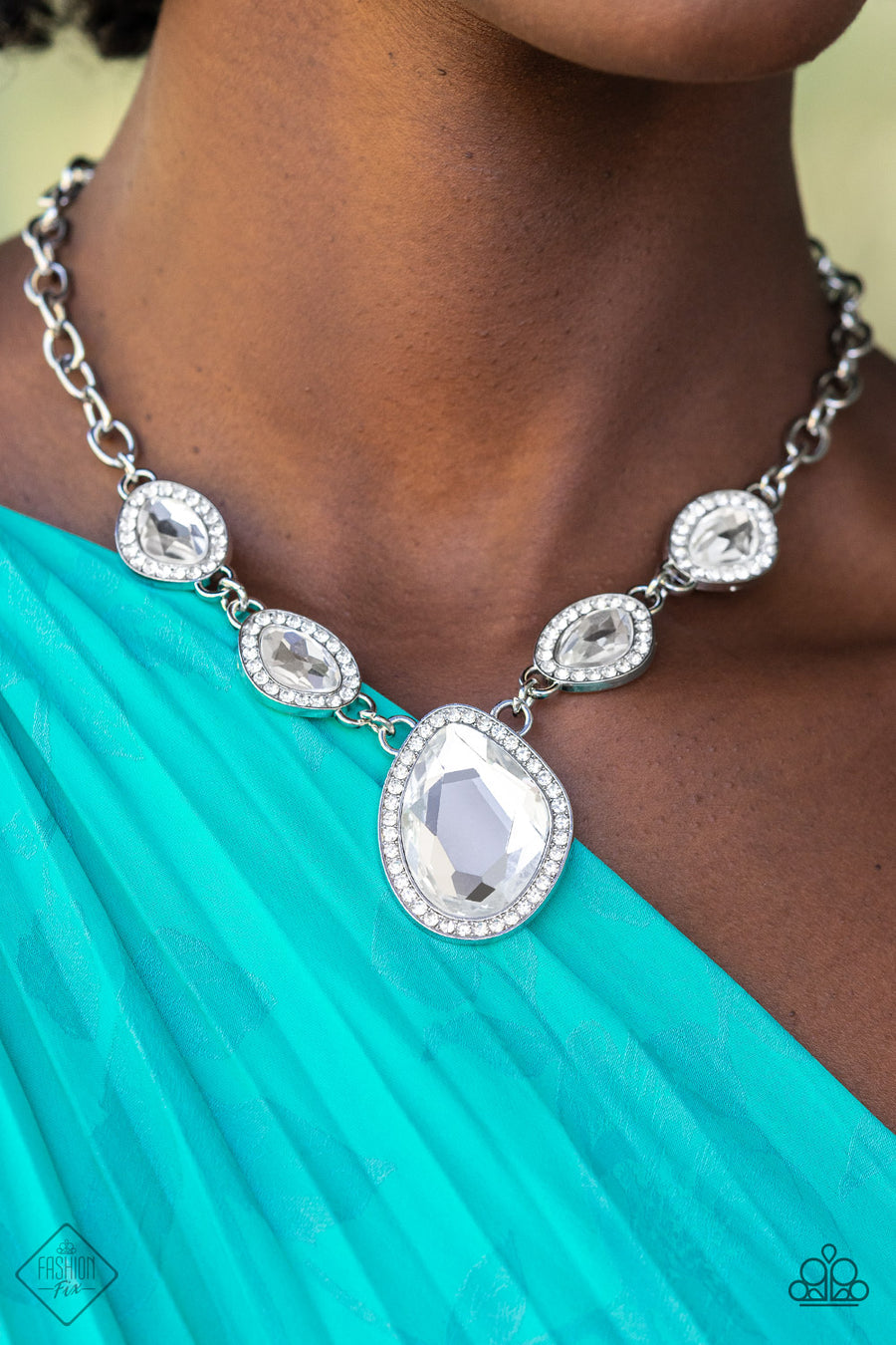 Paparazzi Fiercely 5th Avenue Complete Trend Blend - July 2022 Fashion Fix Set timeless and classic yet sophisticated and versatile, the Fiercely 5th Avenue Collection features elegant designs and traditional metal finishes. Never one to shy away from a bit of sparkle, the Fiercely 5th Avenue fan is a powerhouse professional who accessorizes strategically β creating a polished look for the office that easily transitions to an elegantly glamorous after-hours style.