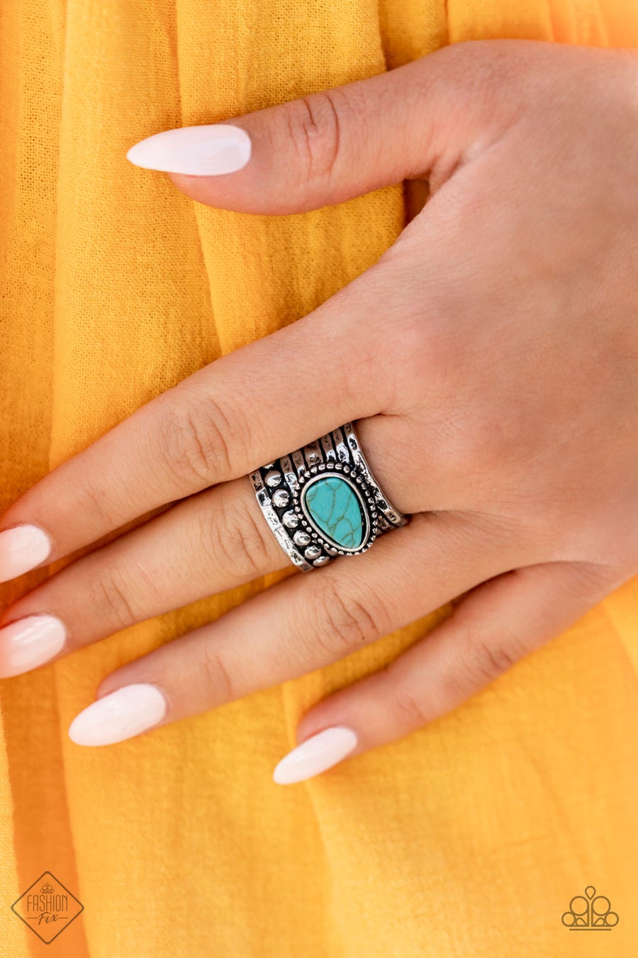 Simply Santa Fe Complete Trend Blend - August 2021 Fashion Fix Earthy, desert-inspired designs are what the Simply Santa Fe collection is all about. Natural stones, indigenous patterns, and vibrant colors of the Southwest are sprinkled throughout this trendy collection. Includes one of each accessory featured in the Simply Santa Fe Trend Blend in August's Fashion Fix: