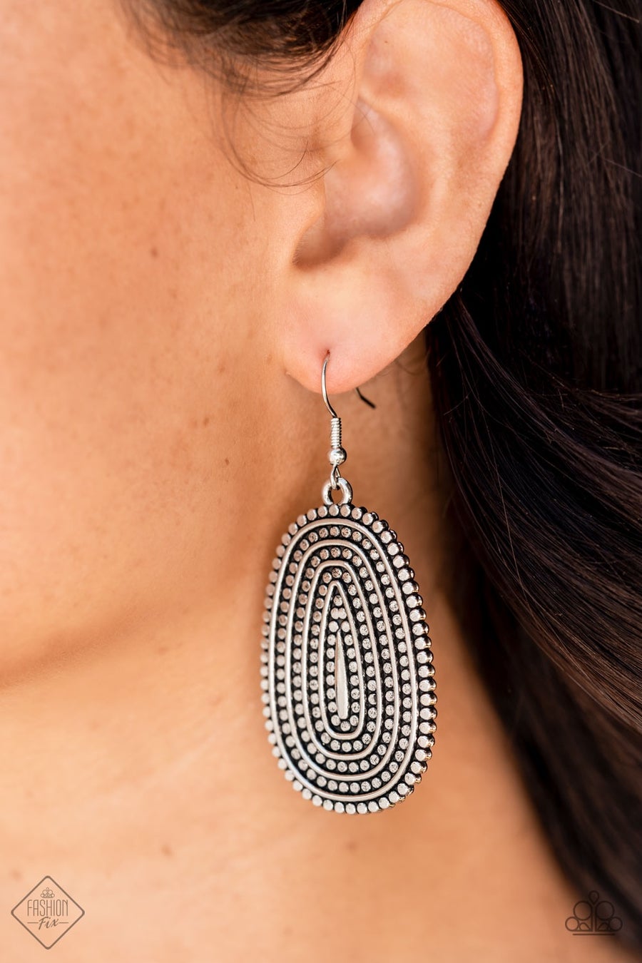 Simply Santa Fe Complete Trend Blend - August 2021 Fashion Fix Earthy, desert-inspired designs are what the Simply Santa Fe collection is all about. Natural stones, indigenous patterns, and vibrant colors of the Southwest are sprinkled throughout this trendy collection. Includes one of each accessory featured in the Simply Santa Fe Trend Blend in August's Fashion Fix:
