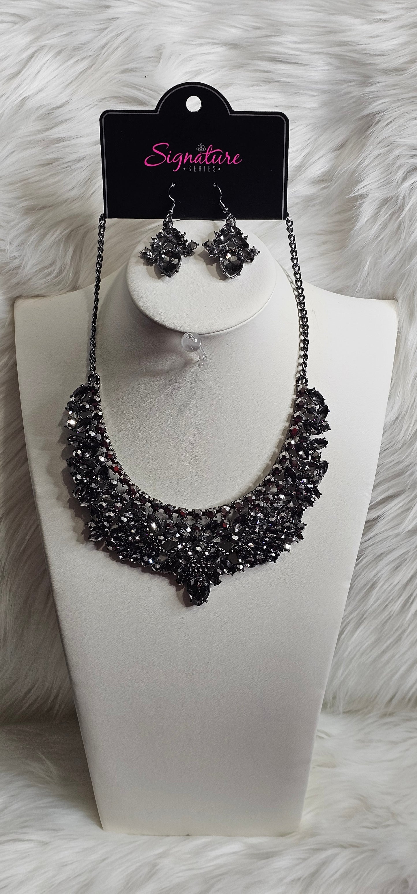 Paparazzi Accessories - The Tina - Gunmetal 2019 Zi Collection