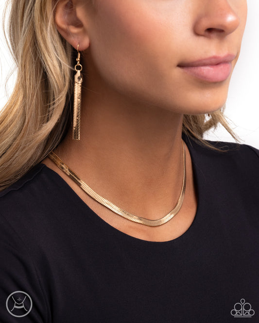 <p data-mce-fragment="1">Paparazzi Accessories - Musings Moment - Gold Choker Necklaces featuring a sleek gold finish, a herringbone chain loops below the collar for a bold basic. Features an adjustable clasp closure.</p> <p data-mce-fragment="1"><i data-mce-fragment="1">Sold as one individual choker necklace. Includes one pair of matching earrings.</i></p>