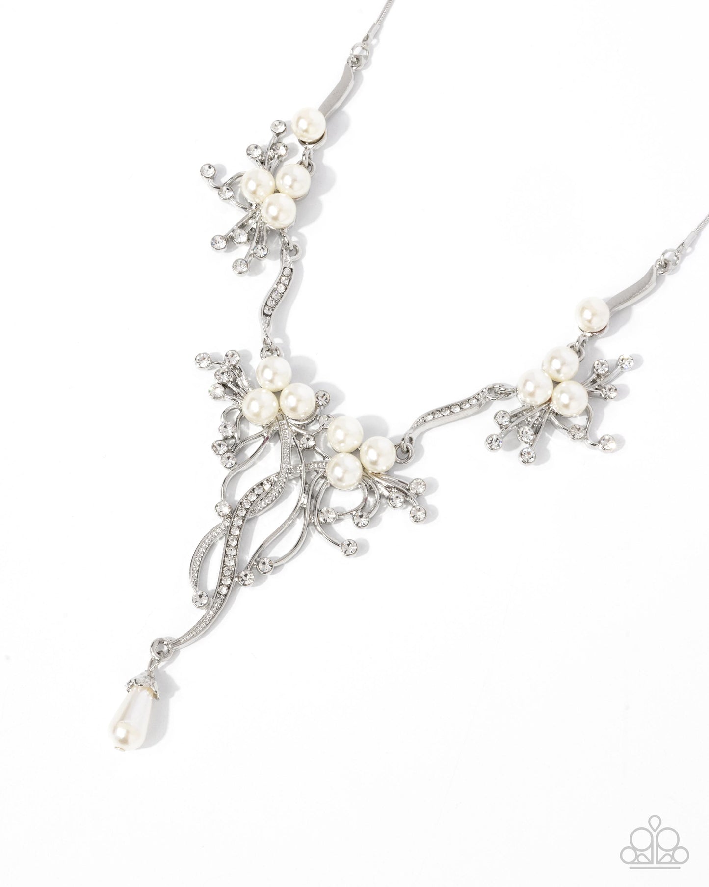 Paparazzi Accessories - Grapevine Getaway - White Necklaces