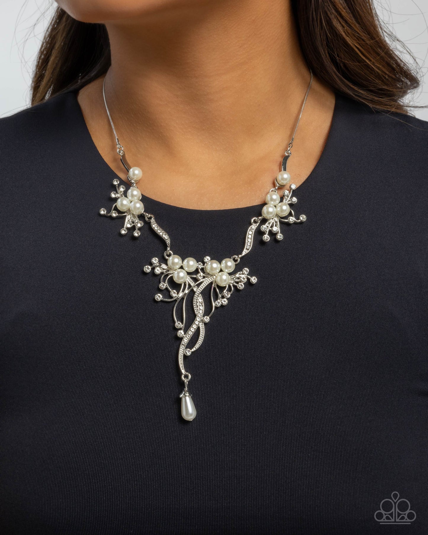 Paparazzi Accessories - Grapevine Getaway - White Necklaces