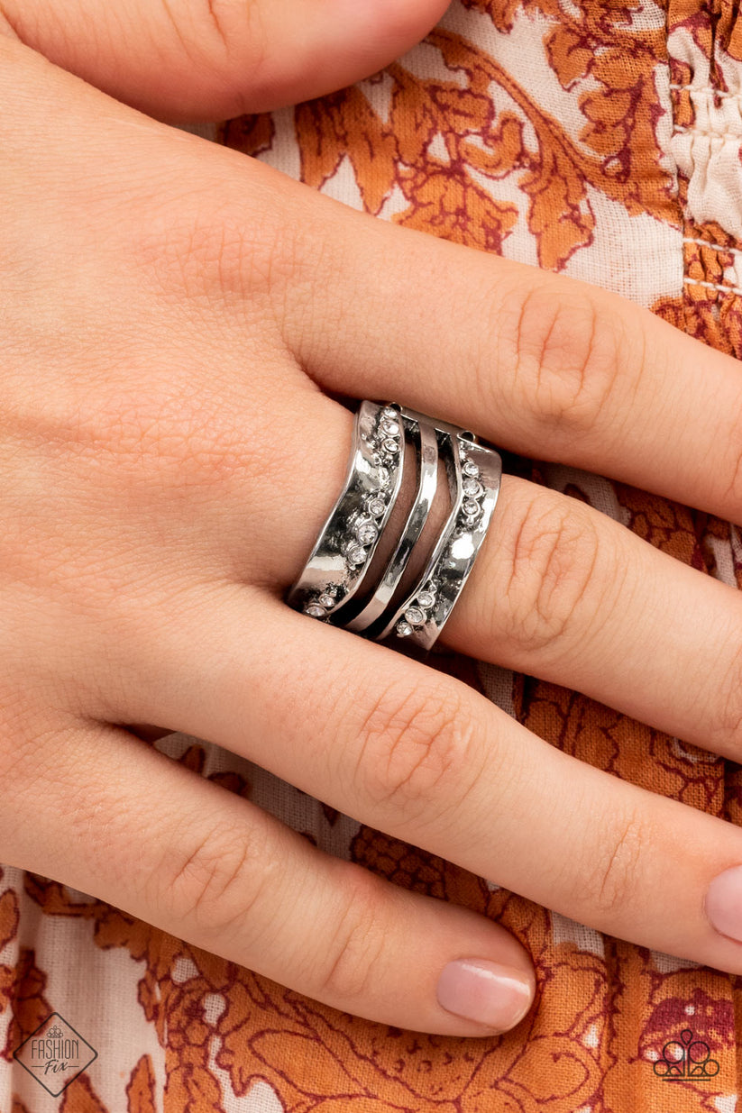 Authentic designs and handcrafted pieces are staples of the Simply Santa Fe Collection. Featuring patterns and elements inspired by nature, these earthy designs tend to have a little more detail. Those free spirited collectors who have an appreciation for the creative process and delight in the sentimental stories behind their favorite accessories will feel right at home with the Simply Santa Fe Collection.  Includes one of each accessory featured in the Simply Santa Fe Trend Blend in July's Fashion Fix: