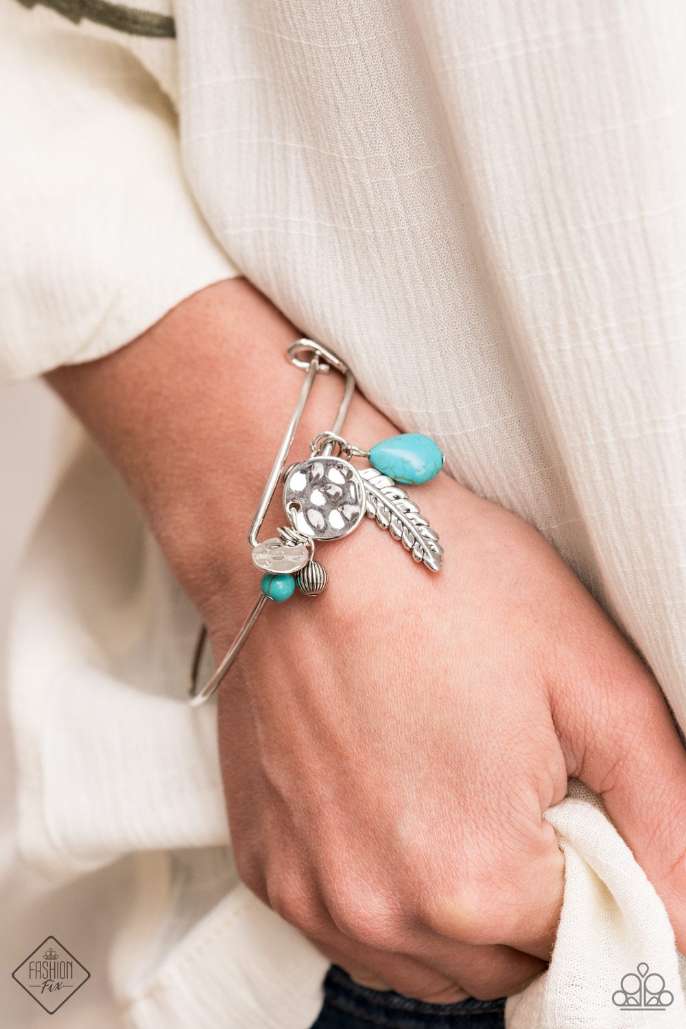 Simply Santa Fe Complete Trend Blend - May 2021 Fashion Fix Set, earthy, desert-inspired designs are what the Simply Santa Fe collection is all about. Natural stones, indigenous patterns, and vibrant colors of the Southwest are sprinkled throughout this trendy collection.