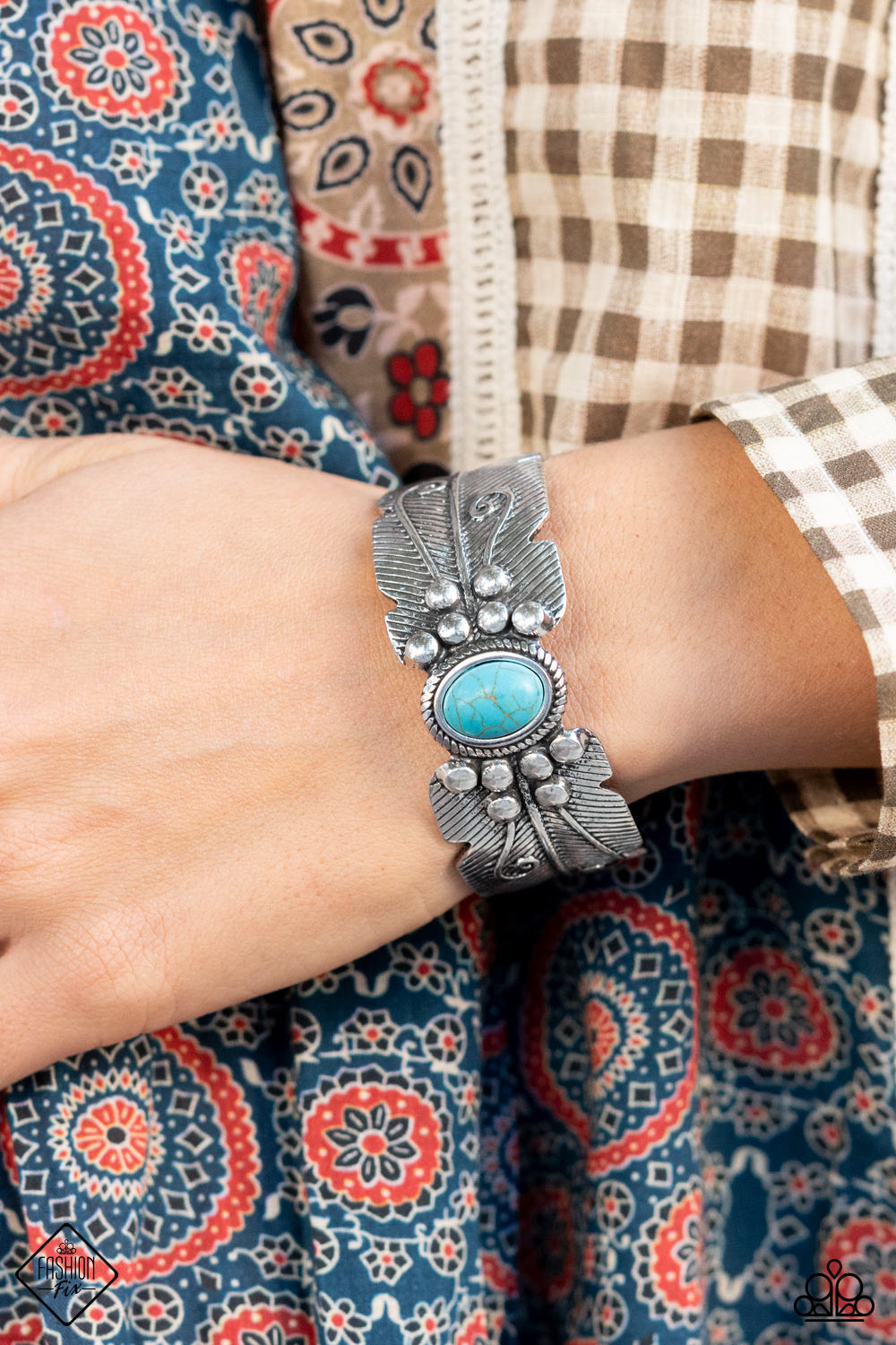 Authentic designs and handcrafted pieces are staples of the Simply Santa Fe Collection. Featuring patterns and elements inspired by nature, these earthy designs tend to have a little more detail. Those free spirited collectors who have an appreciation for the creative process and delight in the sentimental stories behind their favorite accessories will feel right at home with the Simply Santa Fe Collection.