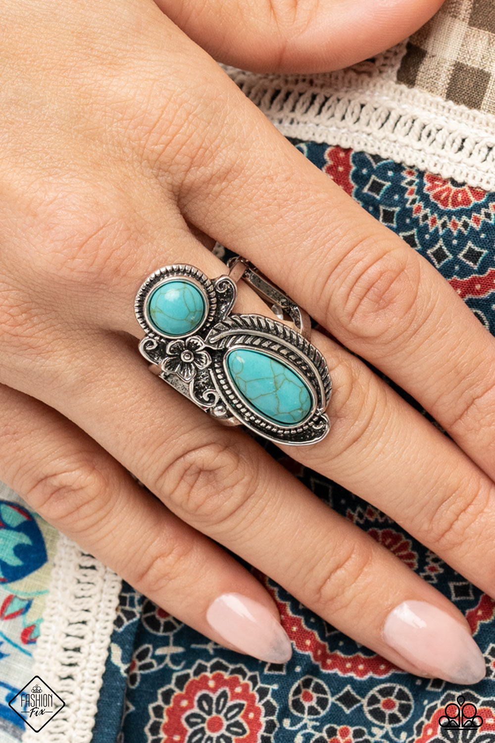 Authentic designs and handcrafted pieces are staples of the Simply Santa Fe Collection. Featuring patterns and elements inspired by nature, these earthy designs tend to have a little more detail. Those free spirited collectors who have an appreciation for the creative process and delight in the sentimental stories behind their favorite accessories will feel right at home with the Simply Santa Fe Collection.