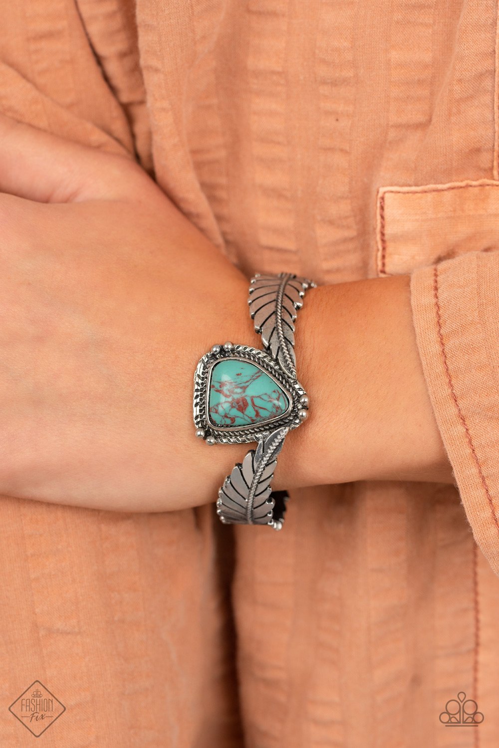 Earthy, desert-inspired designs are what the Simply Santa Fe collection is all about. Natural stones, indigenous patterns, and vibrant colors of the Southwest are sprinkled throughout this trendy collection.